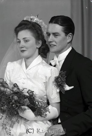 Jansson Elon Hässleholm
raja
Jansson Elon 
Brudpar

raja
Majken och Elon Jansson. Majken var dotter till Ellen och Hjalmar Germundsson Kisa. 
Källa: margareta

Nyckelord: Jansson Hässleholm