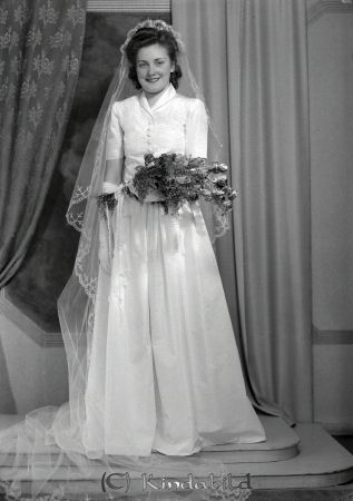 Jansson Elon Hässleholm
raja
Jansson Elon 
Brudfoto

raja
Majken och Elon Jansson. Majken var dotter till Ellen och Hjalmar Germundsson Kisa. 
Källa: margareta

Nyckelord: Jansson Hässleholm