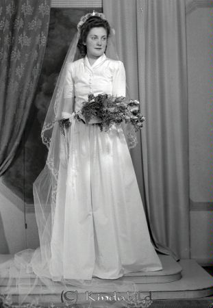 Jansson Elon Hässleholm
raja
Jansson Elon 
Brudfoto

raja
Majken och Elon Jansson. Majken var dotter till Ellen och Hjalmar Germundsson Kisa. 
Källa: margareta

Nyckelord: Jansson Hässleholm