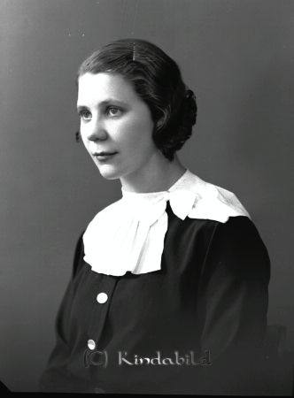 Valborg Andersson Nydala Kisa
raja
Porträtt-Kvinna
Valborg Andersson
Gifte sig med Bertil Peterz�n 1937 i Kisa och
fick barnen Per och Peggy.
Nyckelord: Andersson Nydala