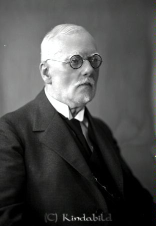 V.Häradshövding Peterzén Kisa
raja
V.Häradshövding Peterzén 
Porträtt-Man
Nyckelord: Peterzén Kisa