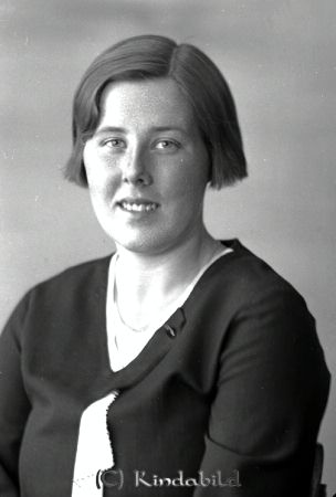 Nina Fransson Vallingedal Hycklinge
raja
Nina Fransson  
Porträtt-Kvinna
gepe
Maj Nina Teresia född 1925 gift Wärnström.
Nyckelord: Fransson Vallingedal