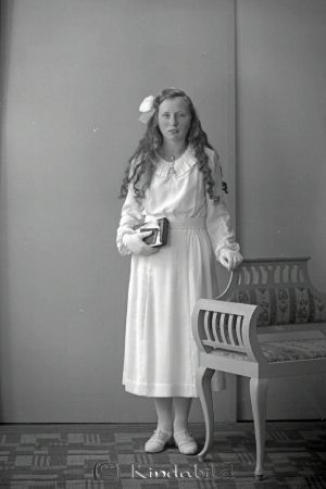 Ulla Britta Andersson Misterfall Kisa
raja
Ulla Britta Andersson  
Porträtt-Kvinna Konfirmationsfoto

raja
Ulla-Britta , född 1921, dotter till Signe och Henning Andersson, Misterfall. Syskon: Margot, Karin, Ingvar, Karl-Erik och Vivianne.
Källa: Sv Bebyg.
Källa: Gerd Pettersson

Nyckelord: Andersson Misterfall