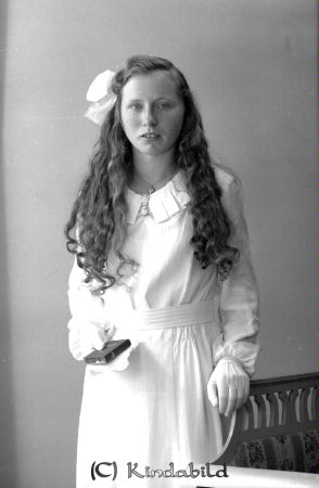 Ulla Britta Andersson Misterfall
raja
Ulla Britta Andersson  
Porträtt-Kvinna Konfirmationsfoto

raja
Ulla gifte sig omsider med Martin Karlsson och bosatte sig i Åsen, Misterfall. De fick inga barn. Martin dog ca 1985, Ulla 2009. 
Källa: engea
Nyckelord: Andersson Misterfall