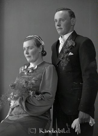 Gillis Andersson Långebro Kisa
raja
Gillis Andersson  
Brudpar

raja
Alice och Gillis Andersson gifte sig 1937. De var till största delen bosatta i Trossbonäs. De fick de tre barn, Arne, Bengt och Margareta.
Källa: Ann-Sofie Olovsson
Nyckelord: Andersson Långebro