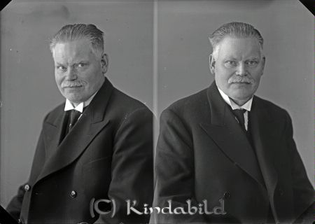 Smeden Anton Franzon - Kisa
raja
Smeden Anton Franzon
Född 10 maj 1877, Död 3 okt 1958 
Källa: pof

raja
Anton Franzon började 1905 driva sin rörelse i nya lokaler på Kalmarvägen. Till en början tillverkades droskor och andra finare åkvagnar vilka funno köpare över hela landet. Ca 1930 började företaget med värme-, vatten- och sanitetsinstallationer. Hovslageri drevs ändafrån 1905 och var ett av de största i länet.
Sonen Gustav Adolf och mågen Carl Widell blev knutna till företaget.
Källa: Sv Privata Företagare, tryckt 1942. 
Källa: Gerd Pettersson

raja
Anton Franzon var gift med Augusta. Barn: Astrid, Alice, Agda, Adele, Gustav-Adolf, Arthur, Anne-Marie, Arne och Anna-Britta.
Familjen bodde i Torsberg, Kalmarvägen.
Källa; Sv Bebyg.
Källa: Gerd Pettersson


