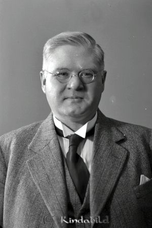 Nils Axel Tarras Kulneff Kisa
raja
Nils Axel Tarras Kulneff  
Porträtt-Man

Bör vara Nils Axel Tarras Kulneff, provinsialläkare i Kisa distrikt 1930-1939. (Källa: En bok om Kisa socken, del 3, sid 265) 
Källa: smol
Nyckelord: Kulneff Kisa