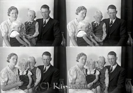 Nils Andersson Lyckebo Malexander
raja
Nils Andersson 
Familjeporträtt mor far och två barn

raja
Nils Polstam med hustru Margareta och barnen Ingemar född 1930 och Elvy född 1934 båda i Malexander.
Källa: Sv Bebygg. 
Källa: Gerd Pettersson 

Nyckelord: Andersson Lyckebo
