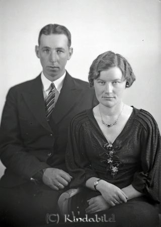 Einar Alexandersson Bränna Björkhult
raja
Einar Alexandersson  
Familjeporträtt en kvinna en man

raja
Sven Einar Alexandersson, Bränna och Ingrid Lovisa Gustafsson.
Källa: SVAR 
Källa: Gerd Pettersson

Nyckelord: Alexandersson Bränna