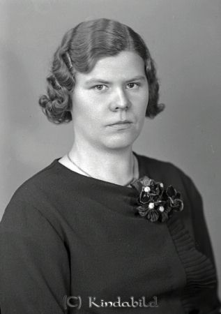 Emmy Fridolf Kisa
raja
Emmy Fridolf  
Porträtt-Kvinna

raja
Dotter till Karl Axel och Hilma Fridolf 1909-1978. 
Källa: Gerd Pettersson

raja
Emmy var född 1910 I Drögsnäs Västra Eneby. 1923 kom hon till hemmansägare Johan August Johansson och Lena Karin Andersdotter i Hult Kisa.
1970 bodde hon på Kvarngatan 13 Norsholm i Kisa och hette Säf.
Källa: Kyrkoarkiv Kisa. 
Källa: Gerd Pettersson

Nyckelord: Fridolf Kisa
