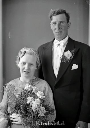 Envall Ernst Björkäng Slätmon
raja
Envall Ernst  
Brudpar

raja
Vägarbetare Ernst Johan Envall född 1903 I Tjärstad. Son till Beda Maria Envall född Isaksson. Familje Envall bodde i Drögsnäs 1930. 
Källa: Gerd Pettersson 

Nyckelord: Envall Björkäng
