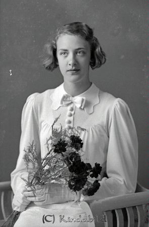 Holm Ingrid  Oppeby
raja
Holm Ingrid 
Porträtt-Kvinna konfirmationsfoto
Enl Folke Pettersson är detta Märta Holm
Detta är min faster INGRID Holm/Henrietta Hall född Holm
Nyckelord: Holm Oppeby