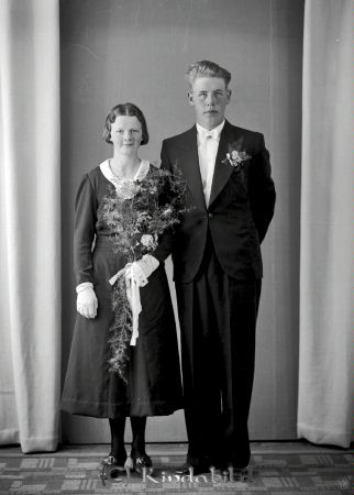 Pettersson Tore Kila Hycklinge
raja
Pettersson Tore 
Brudpar

raja
Tore född 1918 son till Konrad och Elin Pettersson, 
Källa: Gerd Pettersson


Nyckelord: Pettersson Kila