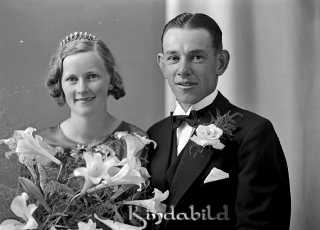 Johansson Sven Nystad Ulrika
raja
Johansson Sven  
Brudpar

raja
Banarbetare Sven Johansson Korpklev Kisa född 1911 och Karin Alice Amalia Pettersson från Nystad Ulrika född 1914. De bor i Mjölby 1970.
Källa: Vigselbok Ulrika 
Källa: Gerd Pettersson

Nyckelord: Johansson Nystad