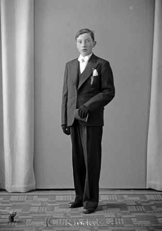 Johansson Henry Norrhult Verveln
raja
Johansson Henry 
Porträtt-Man konfirmationsfoto

raja
Karl Erik Henry Johansson född 1924 i Västra Eneby, död 2000 i Norrhult, Tidersrum.
Källa: SVAR 
Källa: Gerd Pettersson


Nyckelord: Johansson Norrhult