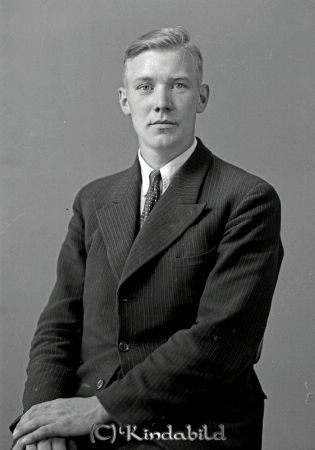 Rydén Gösta Örneström
raja
Rydén Gösta  
Porträtt-Man
Nyckelord: Rydén Örneström