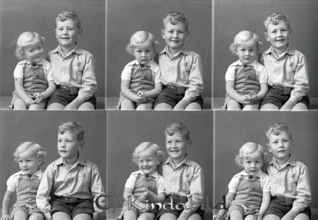 Jacobsson Lasse o Jan-Olof Björkfors
raja
Jacobsson Lasse o Jan-Olof  
Grupporträtt två pojkar

raja
Jan-Olof född 1936 och Lars född 1933 Jakobsson, söner till Hilding och Rut Jakobsson Ekängen Oppeby.
Källa: Folkräkning 1940 
Källa: Gerd Pettersson


Nyckelord: Jacobsson Björkfors