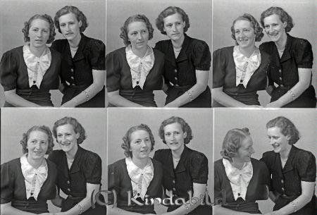 Jacobsson Inga & Carin Kisa
raja
Jacobsson Inga & Carin 
Grupporträtt två kvinnor
Nyckelord: Jacobsson Kisa