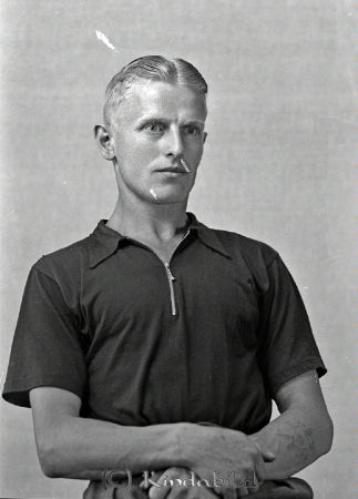 Bodin Henrik Hycklinge
raja
Bodin Henrik 
Porträtt-Man
Nyckelord: Bodin Hycklinge