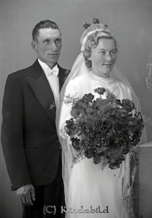 Borg Oscar Hornsberg Horn
raja
Borg Oscar
Brudpar

raja
Oskar Borg f.1/12 1905 och Greta Gustavsson f.23/1 1917, Hornsberg, Horn vigda 29/7 1939 i Horn. 
Källa: Tommy Karlsson

Nyckelord: Borg Hornsberg