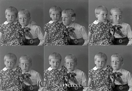 Syskonen Ramstedt Kisa
raja
Syskonen Ramstedt
Porträtt-Barn en flicka en pojke

raja
Ylva och Per Ramstedt. Ylva, gift med Alvar Johansson. 
Källa: Gerd Pettersson


Nyckelord: Ramstedt Kisa