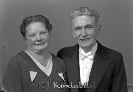 Gustavsson A M Solvik Kisa
raja
Gustavsson A M 
Grupporträtt en kvinna en man
Nyckelord: Gustavsson Solvik