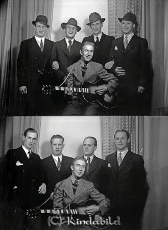 "Whispering" Kisa
raja
Tror att alla 8832-bilder kommer från Kisarevyn "Whispering".
Källa: careng

raja
Nedre bilden.
 Närmast kameran med gitarren Ingmar Berg
 Bakre raden f.v. Nils (Jeppe) Jakobsson, Karl-Gustav Schwartz, Erik Vibergs, Yngve Malmström
 Källa: Studiegruppen Hembygdsgården 
Nyckelord: Whispering Kisa