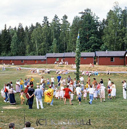 Kindavyer
raja
Midsomarfirande med dans runt stången i Pinnarp Kisa
Nyckelord: Pinnarp Kisa