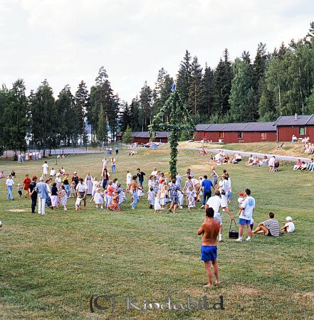 Kindavyer
raja
Dans kring midsommarstången i Pinnarp
Nyckelord: Pinnarp Kisa