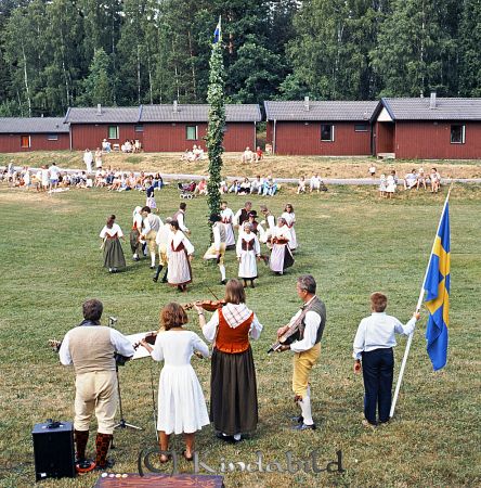 Kindavyer
raja
Dans kring midsommarstången i Pinnarp 

Nyckelord: Pinnarp Kisa
