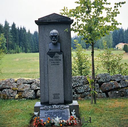 Kindavyer
raja
Gravsten över Albert Engström 
Nyckelord: Albert Engström