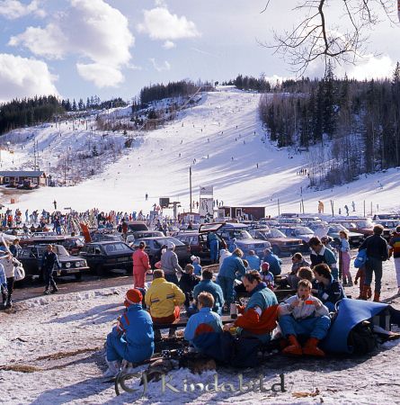 Tolvmannabacken - Kisa
raja
 Tolvmannabacken, Kisa
 Källa: Gerd 

 raja
 Stora backen
 Källa: Curth 
