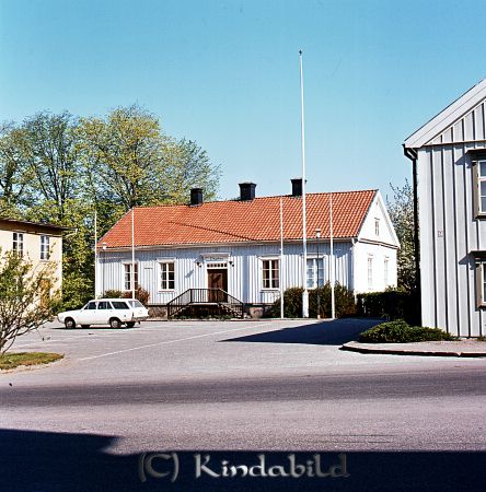 Tingshustorget, Kisa med f d tingshuset
raja
Tingshustorget, Kisa med f d tingshuset
Källa: Gerd 

