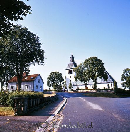 Kisa kyrka och sockenstuga
raja
Kisa kyrka och sockenstuga
 Källa: Gerd 

 
