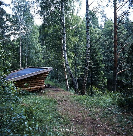 Kindavy
raja
Vindskydd byggt vid en stig
