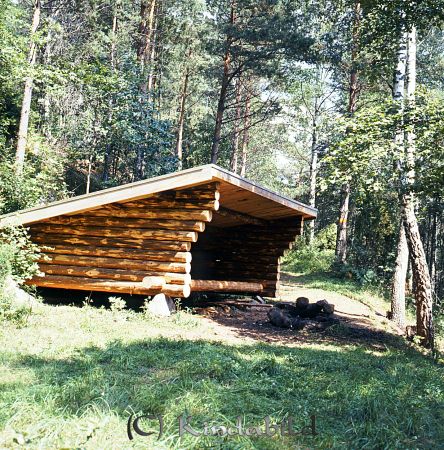 Kindavy
raja
Vindskydd byggt vid en stig

