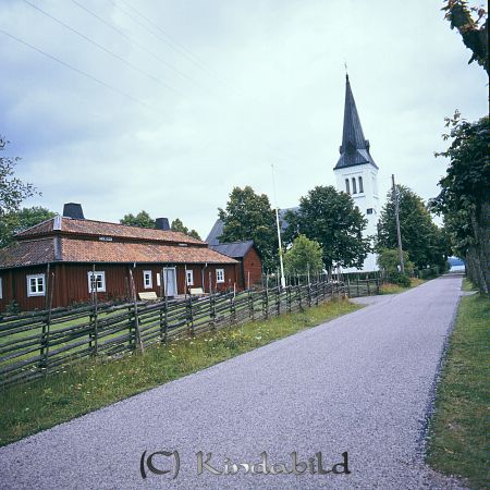 Malexander
raja
Malexander kyrka vid vägen ned till sjön Sommen 
Nyckelord: Kyrka Malexander