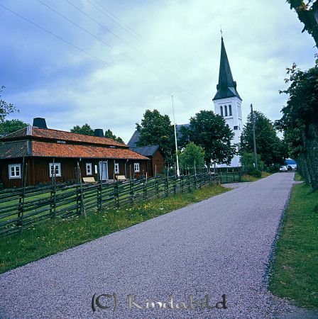 Malexander
raja
Malexander kyrka vid vägen ned till sjön Sommen 
Nyckelord: Kyrka Malexander