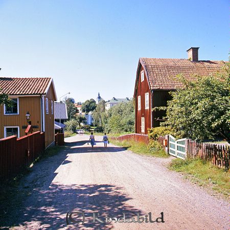 Kindavyer
raja
Garvaregatan ned mot Kisaån 

raja
Värgården till höger och garvaregården till vänster 
Källa: Gerd Pettersson 

Nyckelord: Garvaregatan Kisa