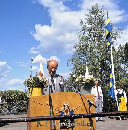 Kindavyer
raja
En man i talarstol på Hembygdsgården Kisa 

raja
Nationaldagsfirande och landshövdingen Werthén håller högtidstalet
Källa: Gerd Pettersson

Nyckelord: Hembygdsgården Kisa