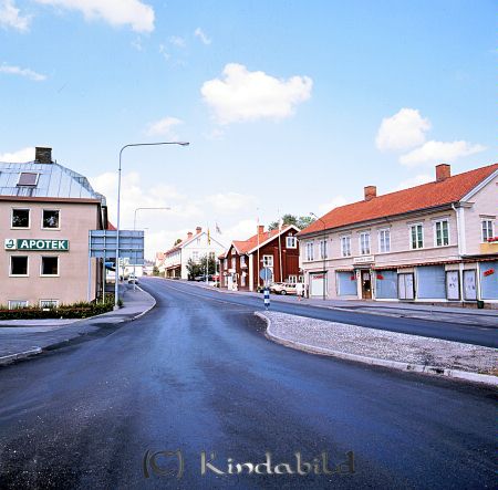 Kindavyer
raja
Storgatan "naftabacken" från söder med Cafe Columbia i mitten av bilden 
Nyckelord: Storgatan Kisa