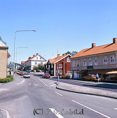 Kindavyer
raja
Storgatan "naftabacken" från söder med Cafe Columbia i mitten av bilden 
Nyckelord: Storgatan Kisa