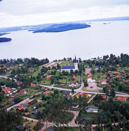 Malexander
raja
Flygfoto över orten Malexander med sjön Sommen i bakgrunden
