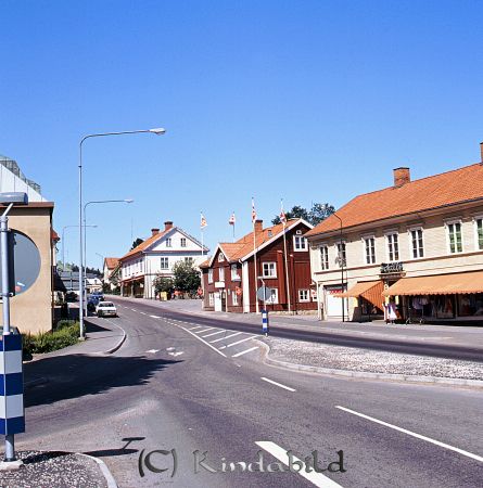 Kindavyer
raja
Storgatan "naftabacken" från söder med Cafe Columbia i mitten av bilden 
Nyckelord: Storgatan Kisa