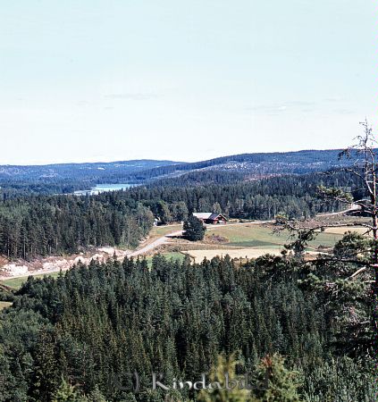 Kindavyer
raja
Bild tagen över landskap från utsiktsplats 
