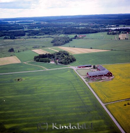 Kindavyer
raja
Flygfoto över Väsby gård i Horn
Nyckelord: Väsby Horn