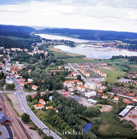 Kindavyer
raja
Flygfoto över Kisa med Kindasågen i bakgrunden
Nyckelord: Kindasågen Kisa