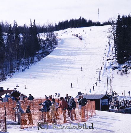 Kindavyer
raja
Tolvmannabacken

raja
Tolvmannabacken Kisa
Målgång vid �?stgöta-Racet 8-9/3 1986 
Källa: Curth

Nyckelord: Tolvmannabacken Kisa