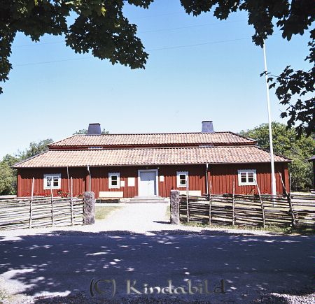 Malexander
raja
Byggnad med säteritak som ligger bredvid Malexander Kyrka 
Nyckelord: Kyrka Malexander