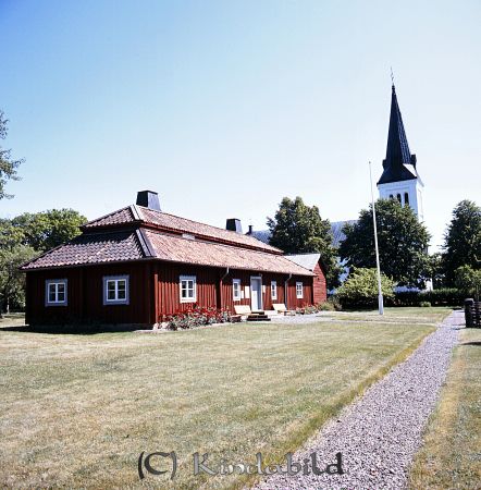Malexander
raja
Byggnad med säteritak bredvid Malexander Kyrka
Nyckelord: Kyrka Malexander